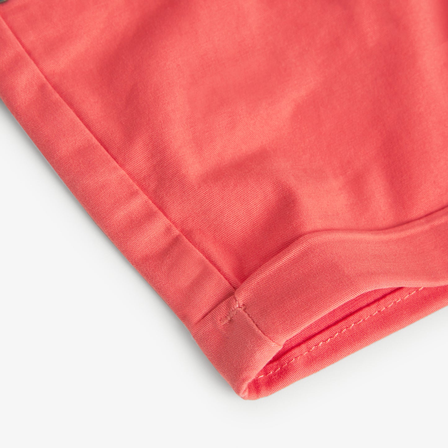 bermudas de niño Boboli color coral con goma y cordones en la cinturilla, bolsillos delante y detrás algodon
