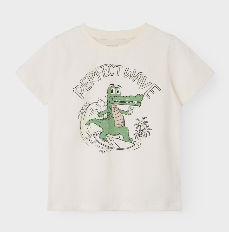 Camiseta niño Name It manga corta con impresión reactiva a los rayos UV cambiando de color cocodrilo surfeando algodon Koskids