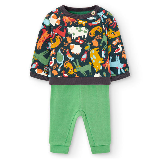 Conjunto de bebé compuesto por sudadera de manga larga con cuello redondo en color oscuro con animales de colores y pantalón de felpa en color verde Boboli