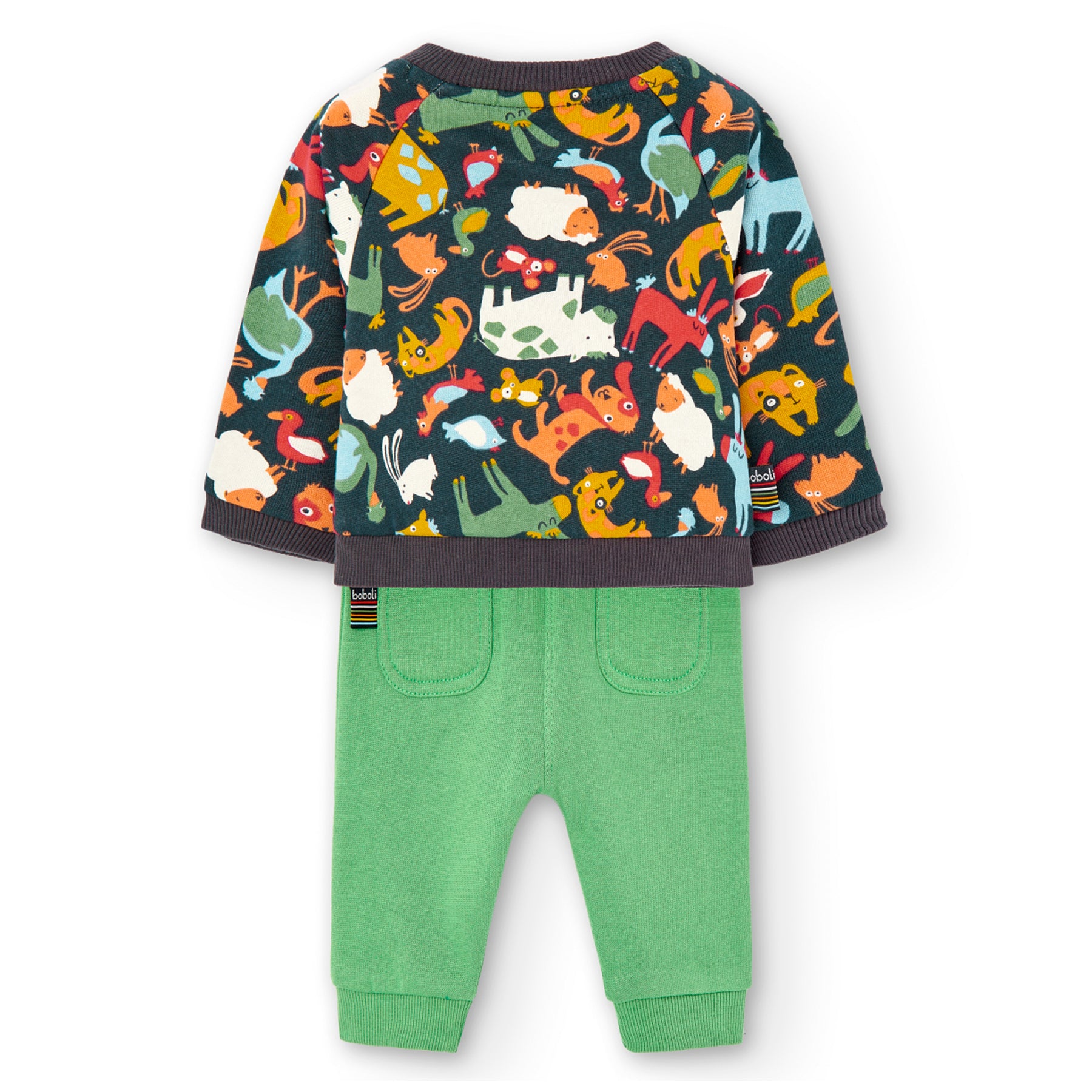 Conjunto de bebé compuesto por sudadera de manga larga con cuello redondo en color oscuro con animales de colores y pantalón de felpa en color verde Boboli