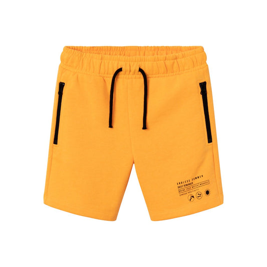 Bermudas de niño naranja con bolsillos a los lados con cremallera, ajustable a la cintura con botones interiores