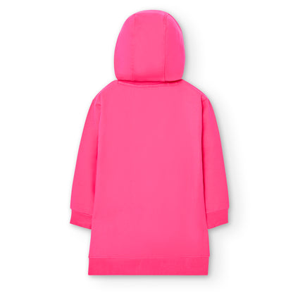 vestido de niña tipo sudadera con capucha en color fucsia con una flor grande en el pecho con letras Boboli