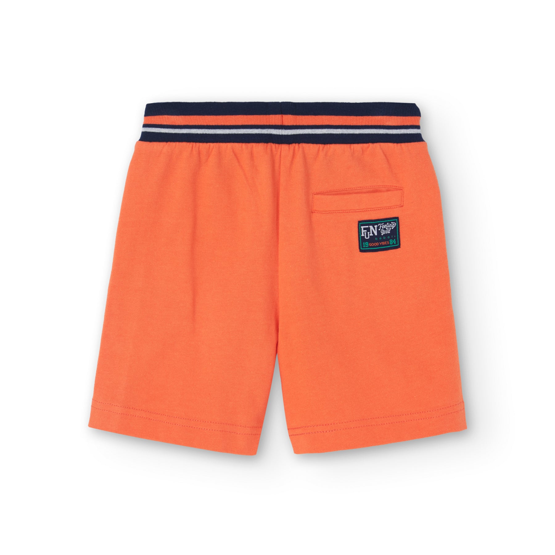 Bermudas de niño Boboli, color naranja y detalles azul marino en cinturilla y botones a presion en ambas piernas, goma y cordones en la cinturilla, algodon