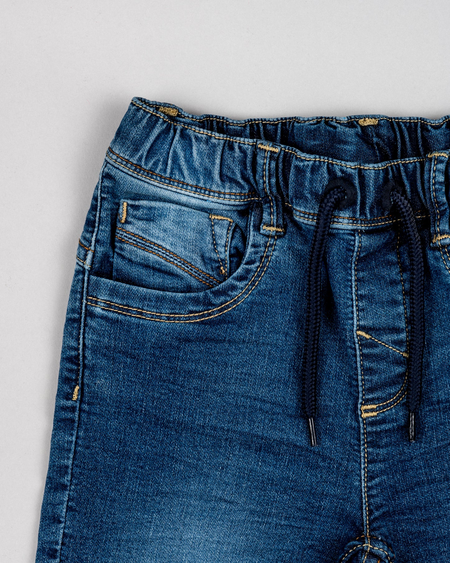 bermudas denim niño Losan con goma y botones interiores bolsillos delante y detras y dobladillo en el bajo Koskids