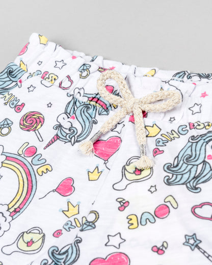 short de niña fondo blanco con estampado de unicornios y arcoiris goma y cordones en la cintura Losan Koskids