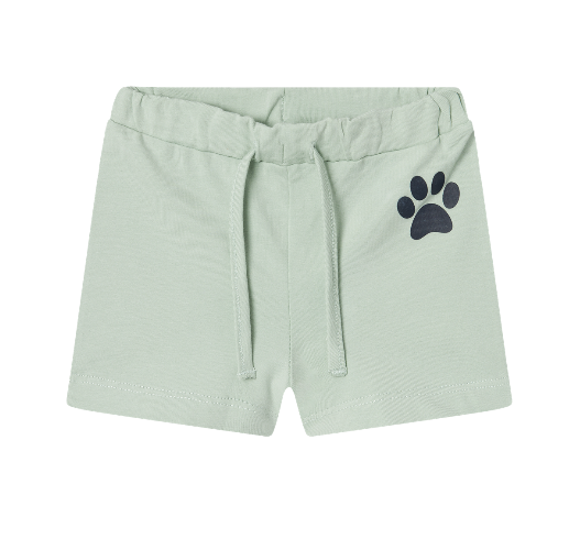 bermudas de bebé color verde menta con estampado de huella de perrito, goma en la cinturilla y botones interiores para ajustar algodon organico Name It