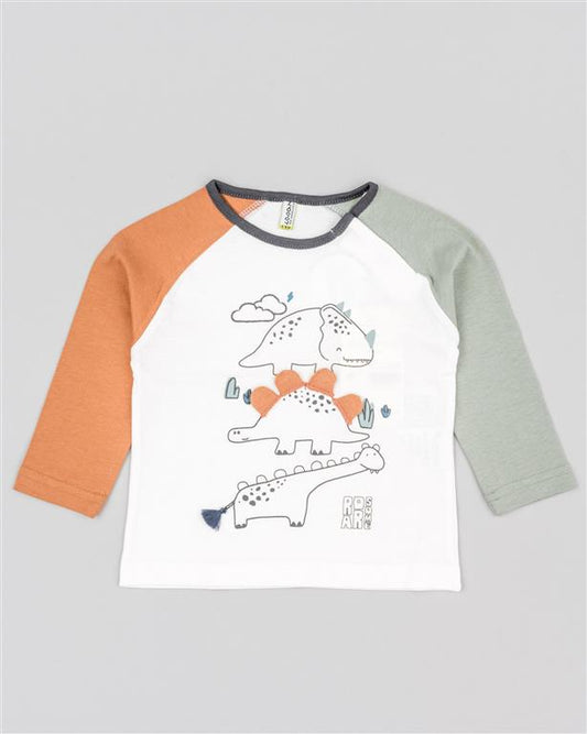 Camiseta bebé de manga larga color beige una manga naranja y la otra verde y estampado de dinosaurios con detalle en 3D Losan