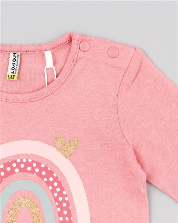 Camiseta de bebé de manga larga en color rosa con estampado de arcoiris y letras en tonos rosas Losan