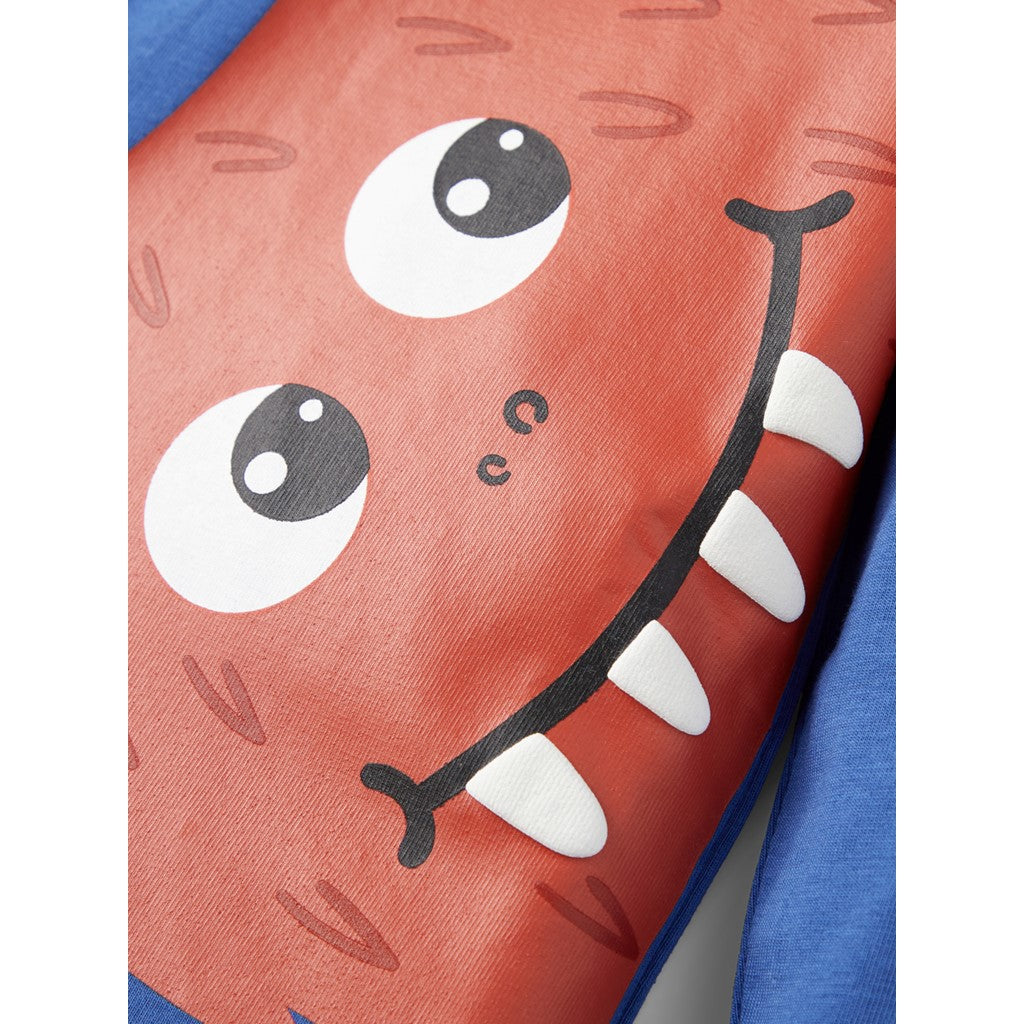 Camiseta niño de manga larga en color azul con un monstruo rojo estampado Name It