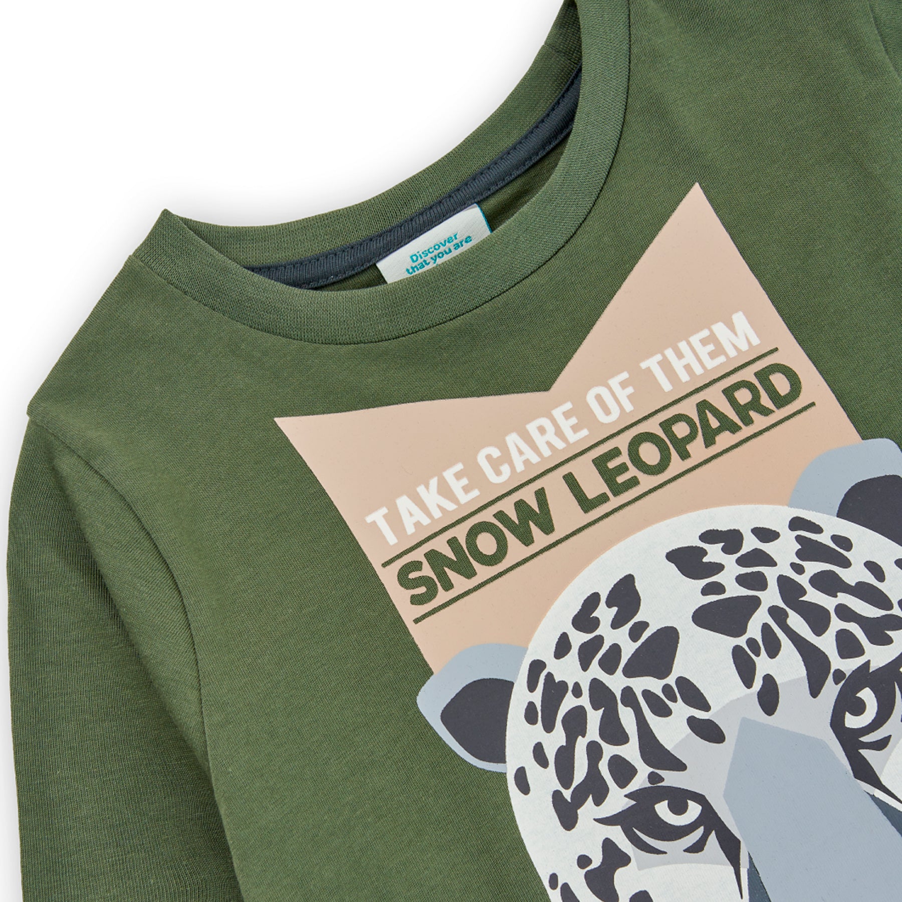 Camiseta niño de manga larga en color verde y estampado con un leopardo blanco Boboli